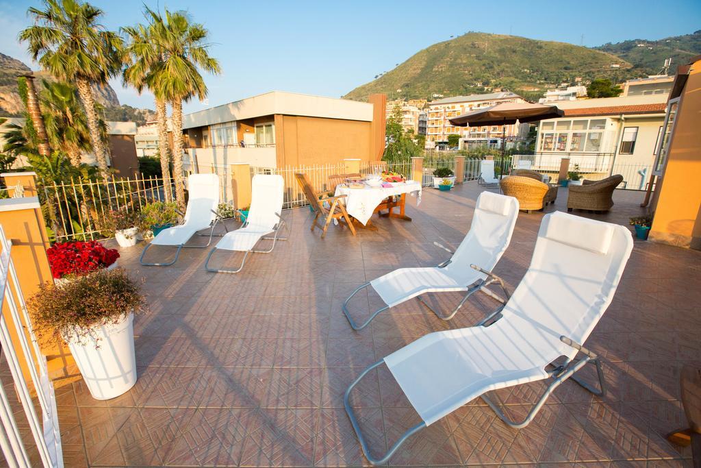 B&B Olas Del Mar เชฟาลู ภายนอก รูปภาพ